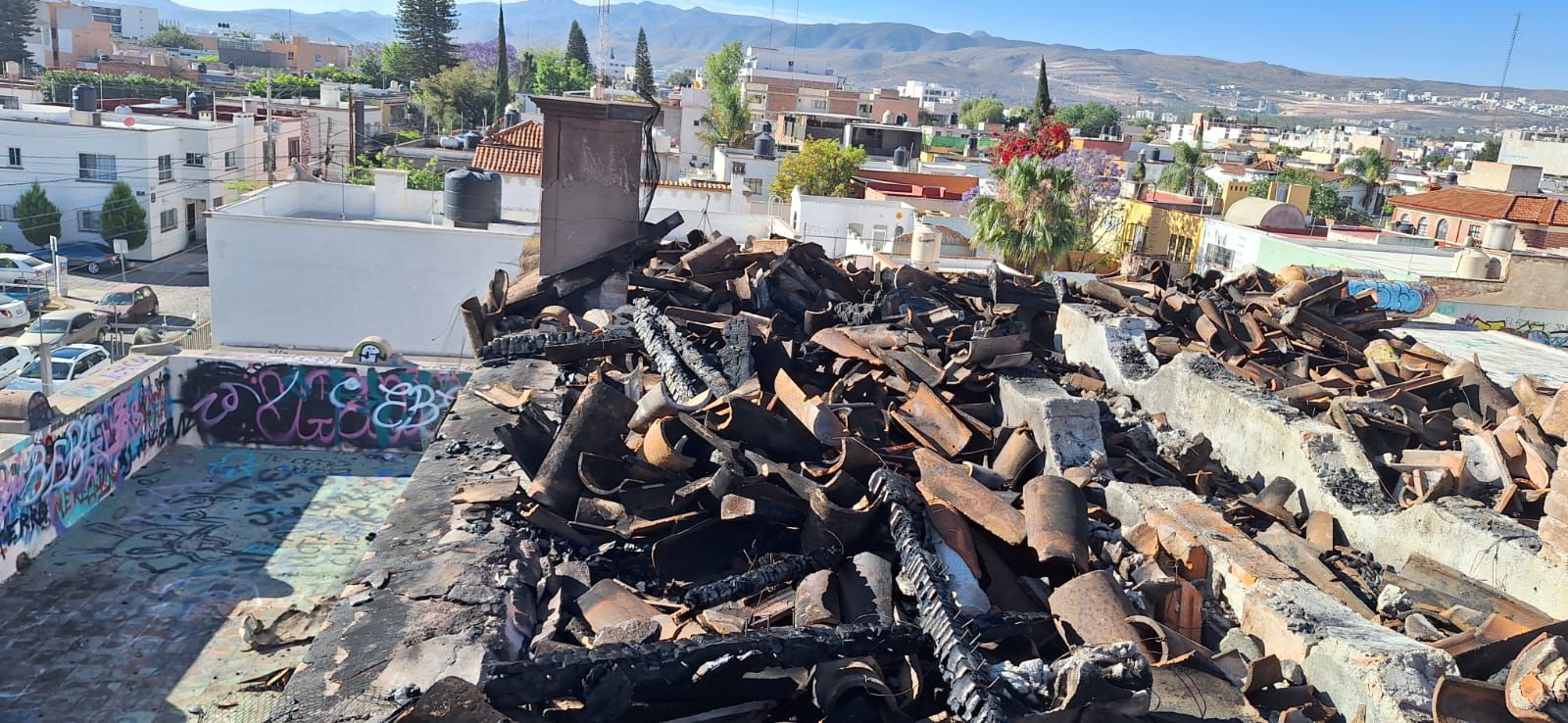 Sofocan incendio en casona abandonada en avenida Carranza