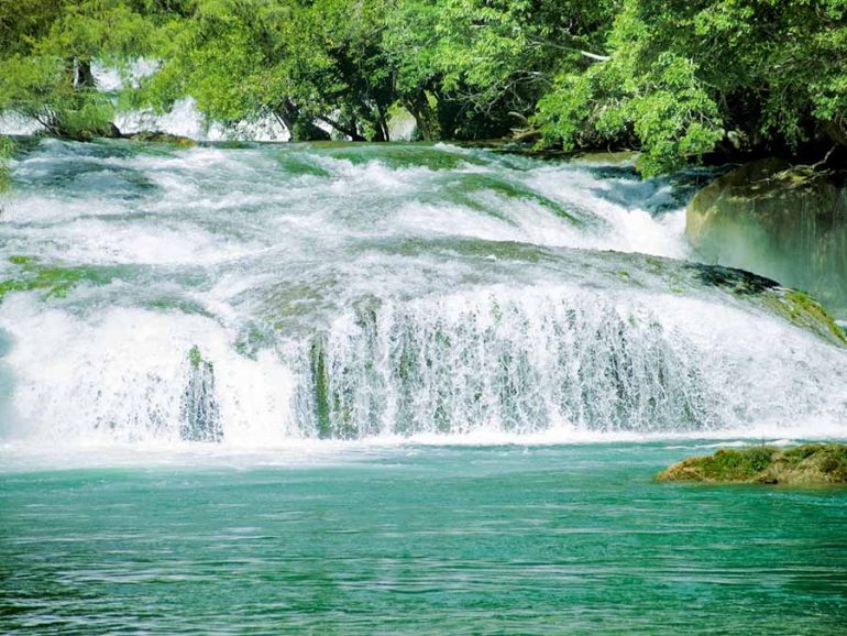 💧 La Secretaría de Turismo (SECTUR) confirma que las cascadas tendrán caída de agua durante la temporada vacacional. ¡Disfruta de la belleza natural de San Luis Potosí! #Turismo #Cascadas #TemporadaVacacional 🌊🌿 https://www.crmnoticias.com.mx/cascadas-si-tendran-caida-de-agua-durante-temporada-vacacional-sectur/