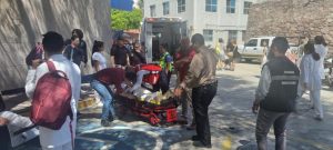 Colapsan gradas durante toma de foto oficial en la UASLP; hay 12 estudiantes lesionados