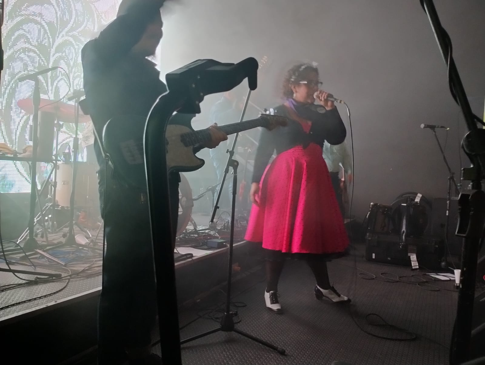 La Santa Cecilia conquista San Luis Potosí con su gira "4 Copas Bohemia En La Finca Altozano"