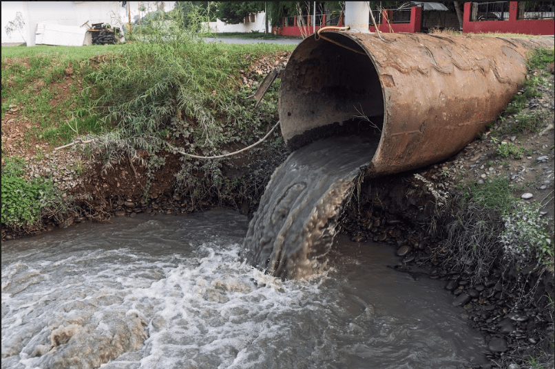 Trabaja Interapas en contener desbordamiento de aguas negras de planta tanque tenorio