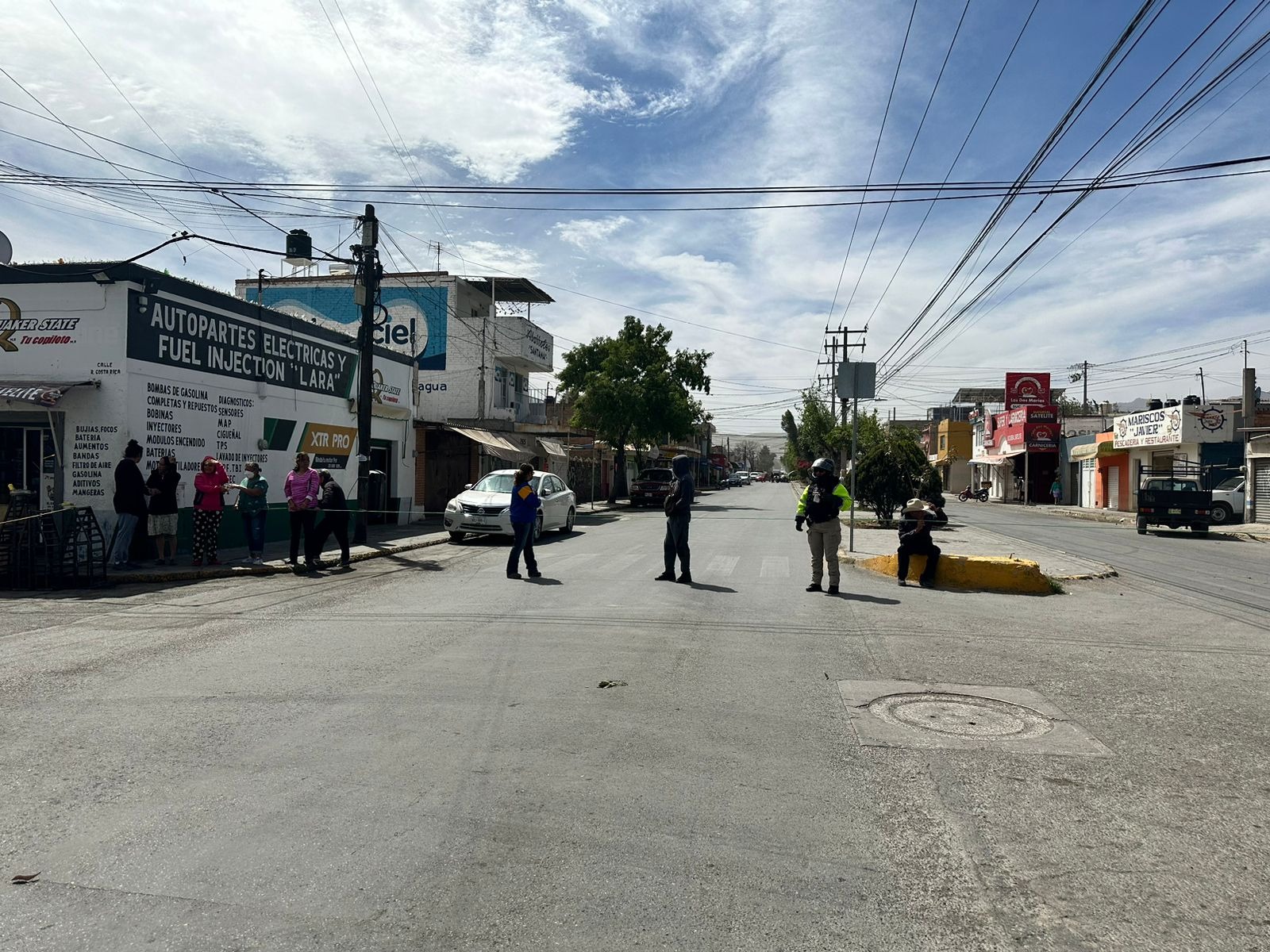 Vecinos de la colonia Satélite bloquean av. Juárez por falta de agua