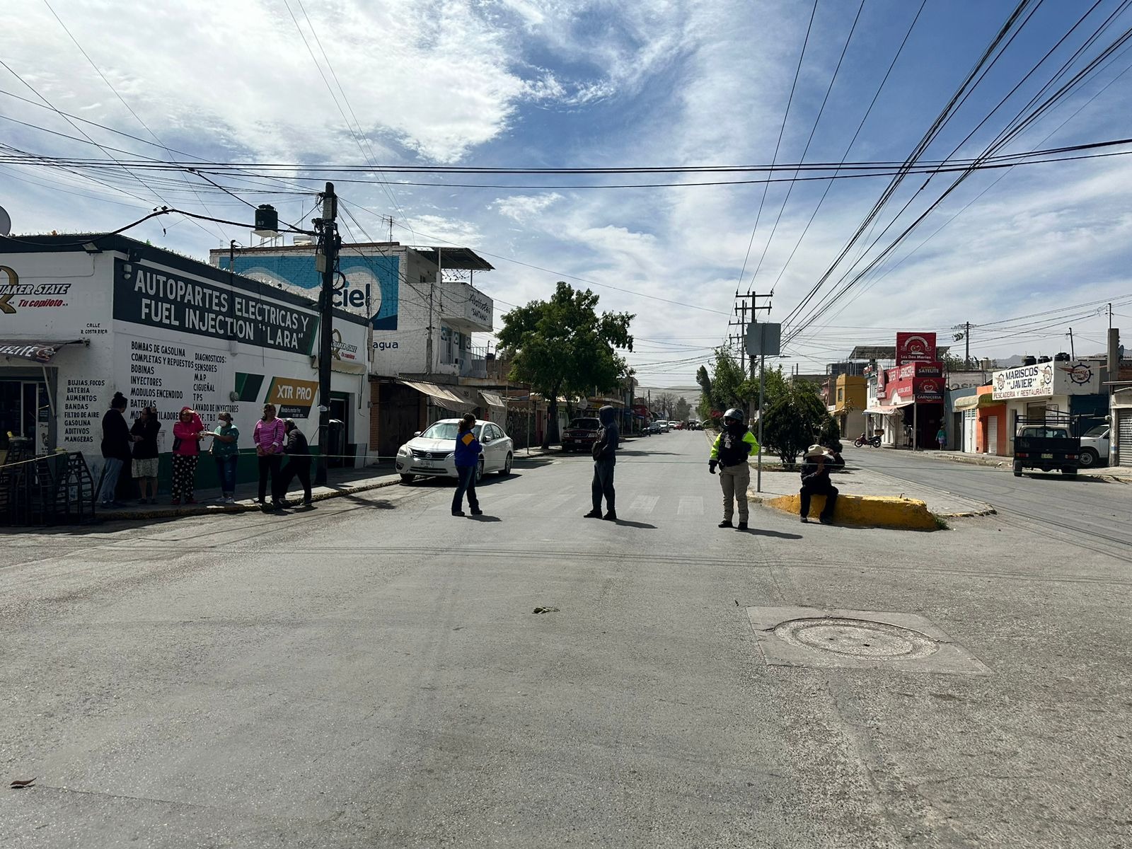 Vecinos de la colonia Satélite bloquean av. Juárez por falta de agua