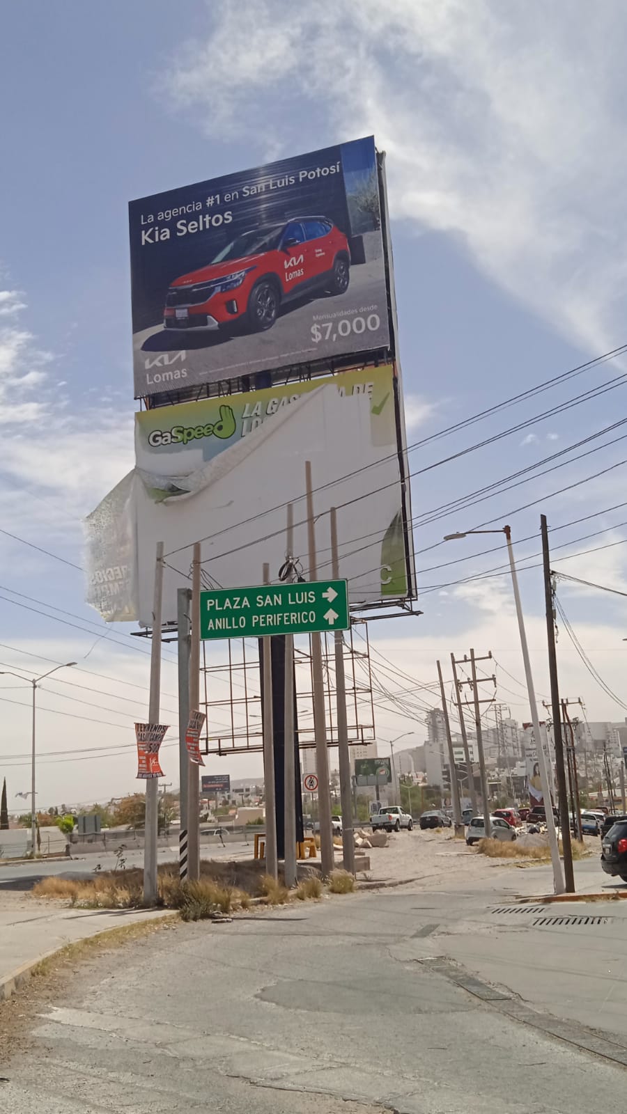 Supervisa ayuntamiento de SLP anuncios espectaculares por fuertes vientos en la ciudad