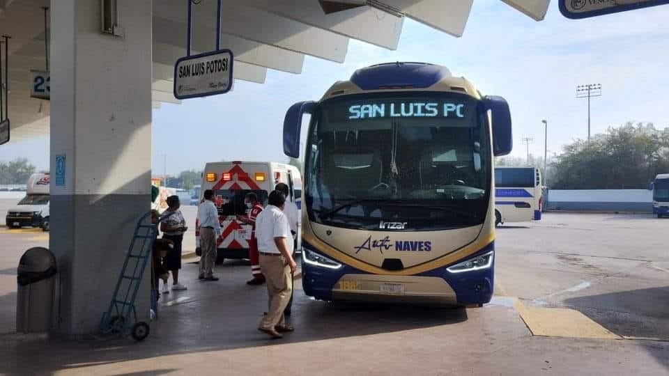 Hombre fallece en el interior de un autobús en Ciudad Valles