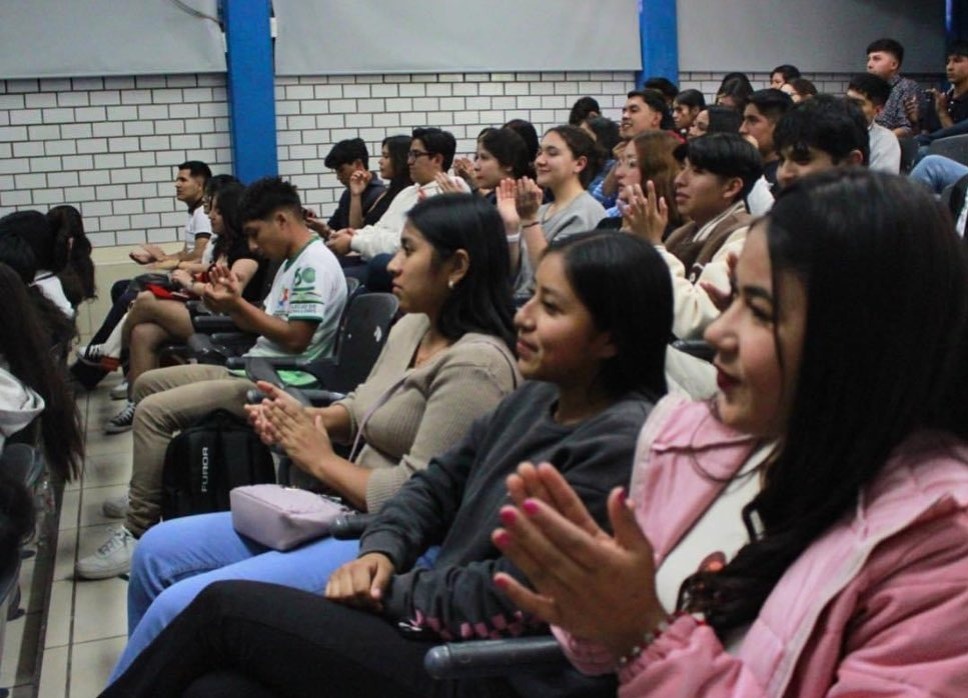 Reparan a jóvenes para examen de admisión a escuelas de nivel superior