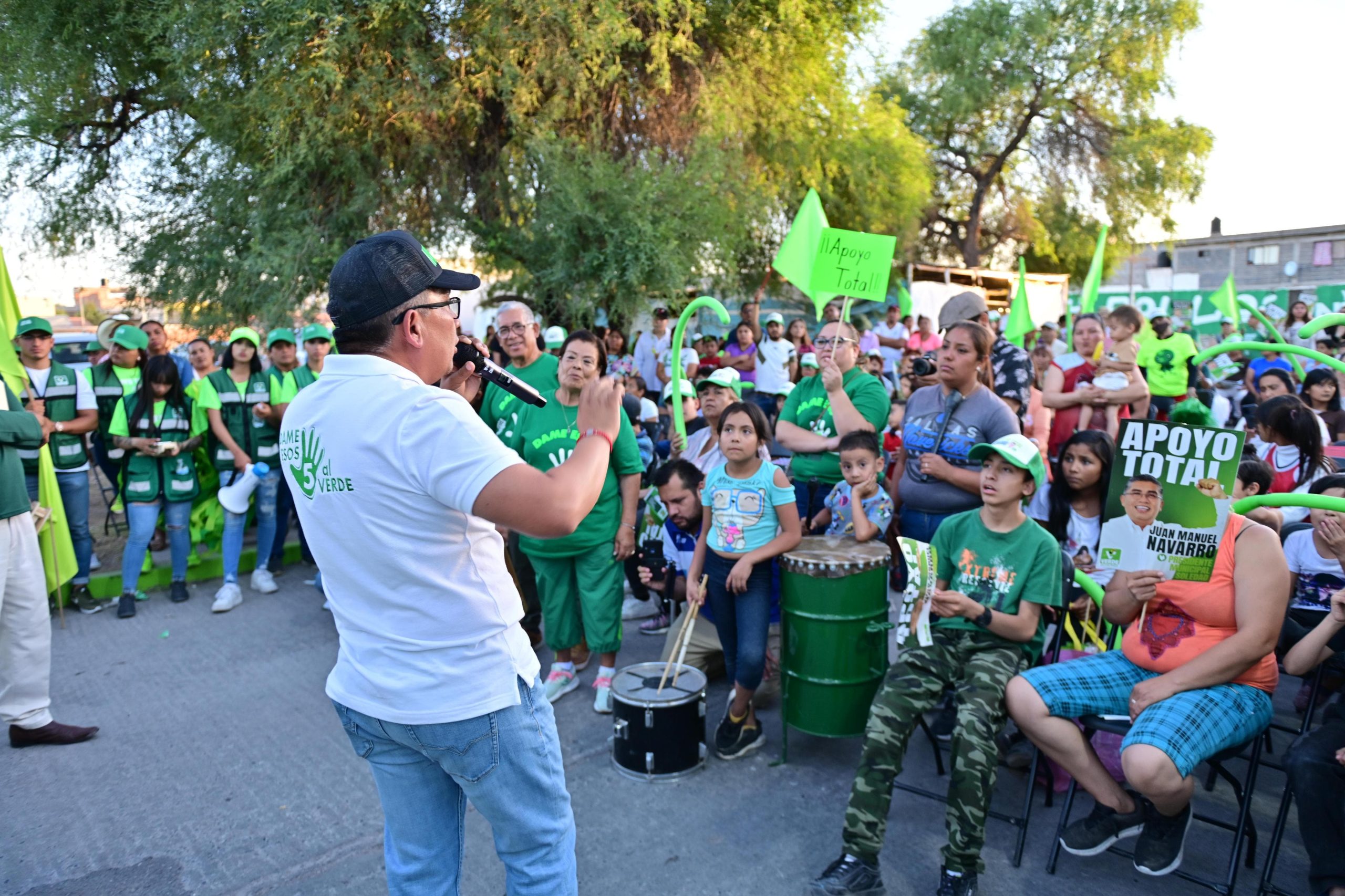 Se compromete Juan Manuel Navarro con familias soledenses a impulsar su desarrollo integral