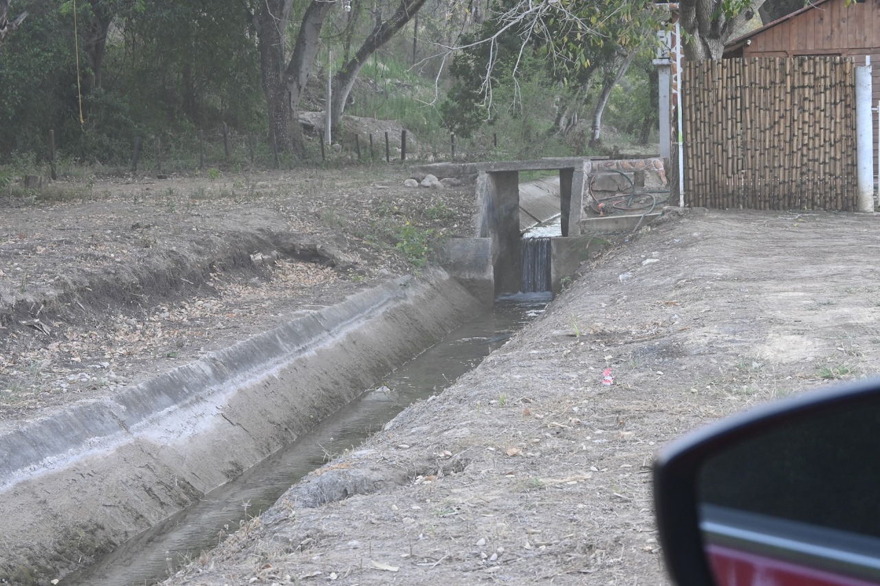Ayuntamiento vallense en apoyo de CONAGUA participa en detección y clausura de compuerta para riego en El Naranjo