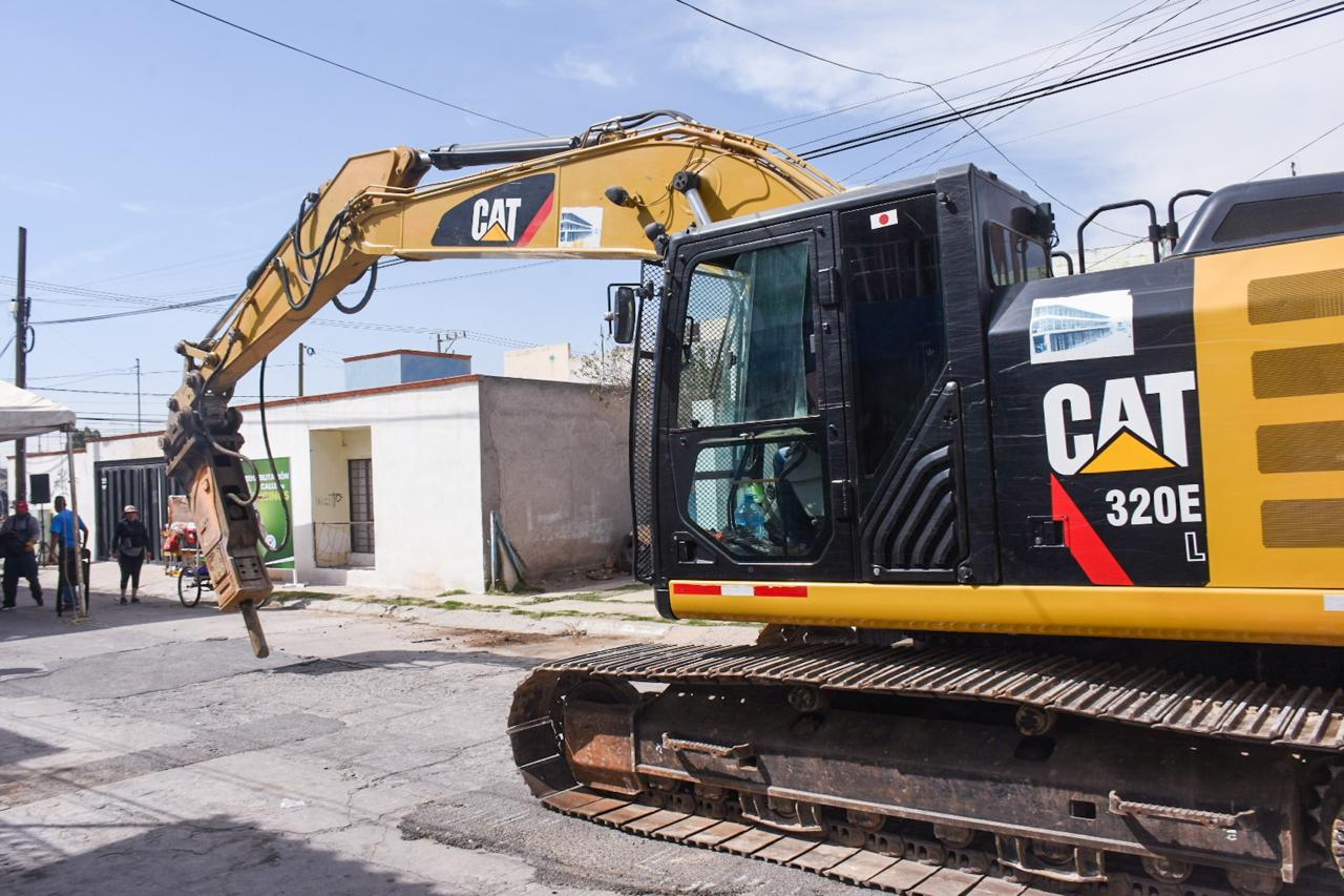 Gobierno soledense beneficia a familias de los Fresnos con arranque de pavimentación