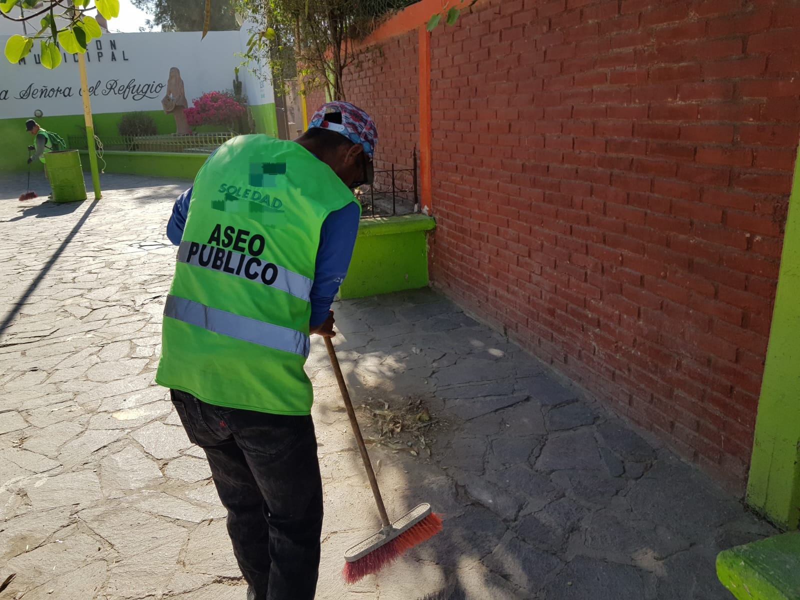 Panteones municipales de Soledad se preparan ante visitas por día de las madres