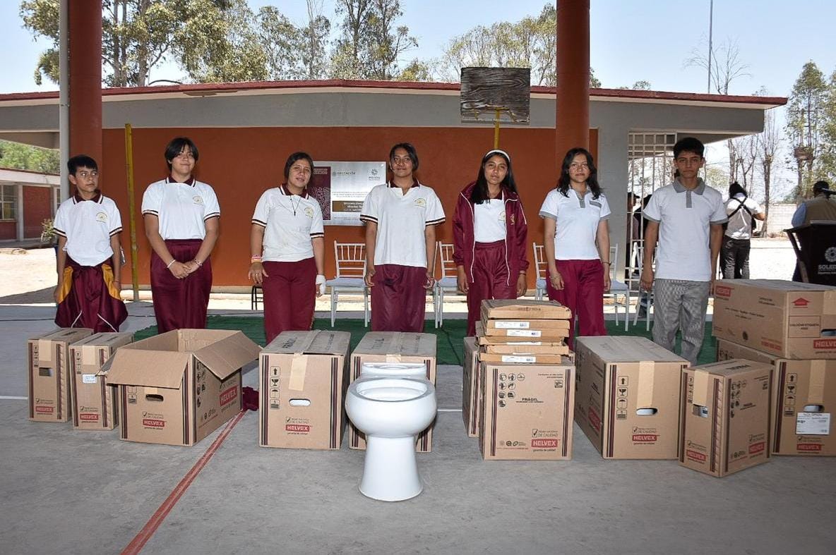Planteles de educación básica reciben paquetes sanitarios, en Soledad de G. S.