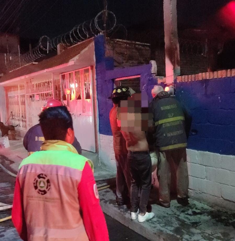 Protección civil de Soledad colabora en combate de incendio en vivienda de col. San Francisco