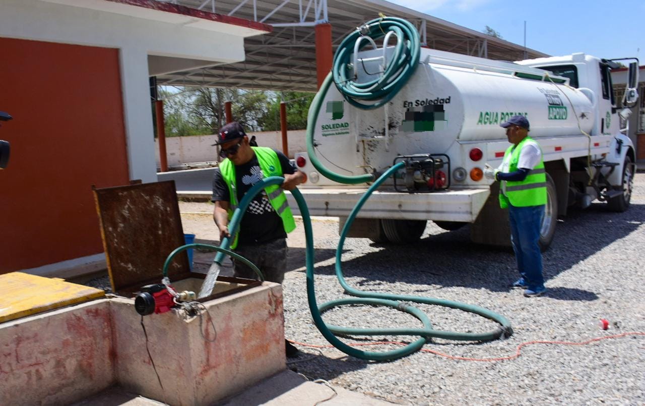 Soledad de G. S. Responde con entrega de agua mediante pipas a escuelas sin suministro