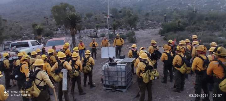 ¡Lucha titánica contra el fuego en Matehuala! Brigadistas combaten incendio forestal con un 75% de control
