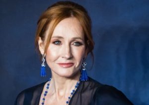 Ataques transfóbicos de J.K. Rowling: ahora también contra mujeres cisgénero