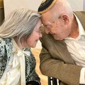 Marjorie Fiterman y Bernie Littman, la pareja más longeva en contraer matrimonio, con 102 y 100 años