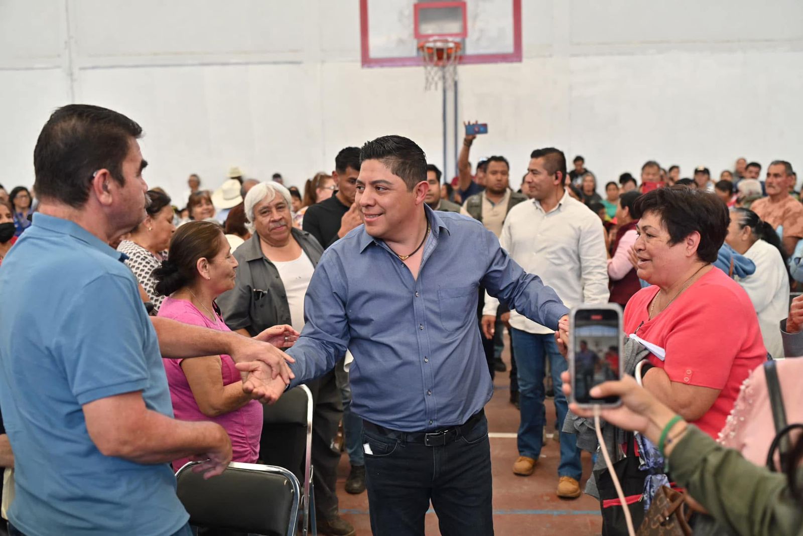Ricardo Gallardo, puntero en encuestas nacionales