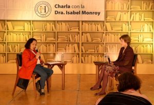 En la UASLP, la doctora Isabel Monroy resaltó que la historia es fundamental para crear sentido de comunidad, cohesión y consenso