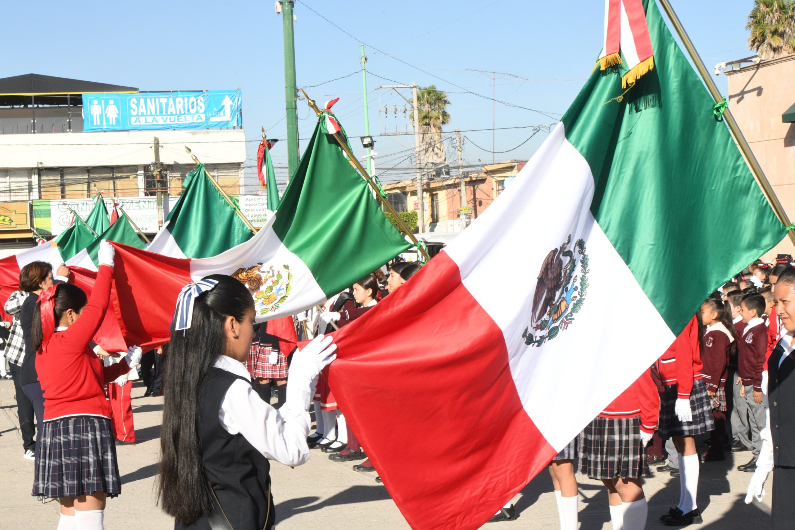 Estudiantes soledenses realizan juramento a la bandera nacional