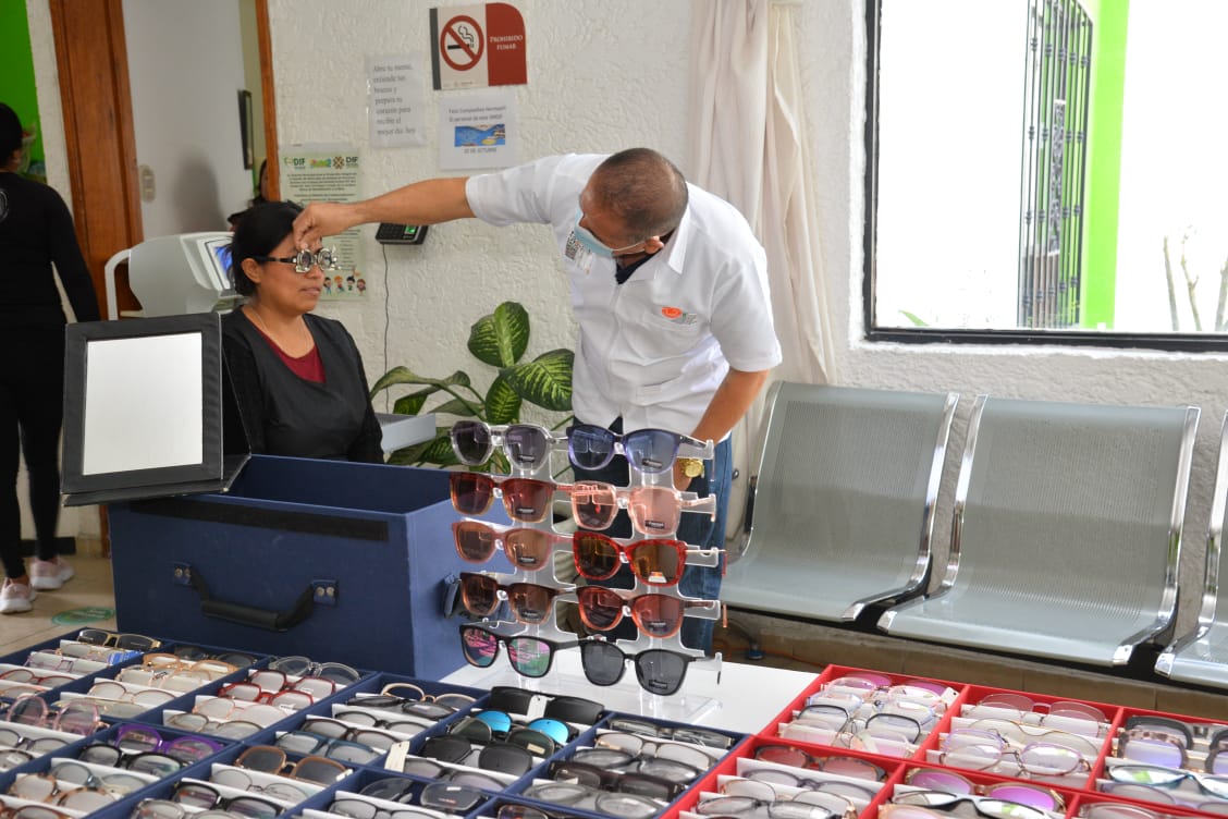 Dif municipal de Soledad inicia campaña de lentes a bajo costo para toda la familia