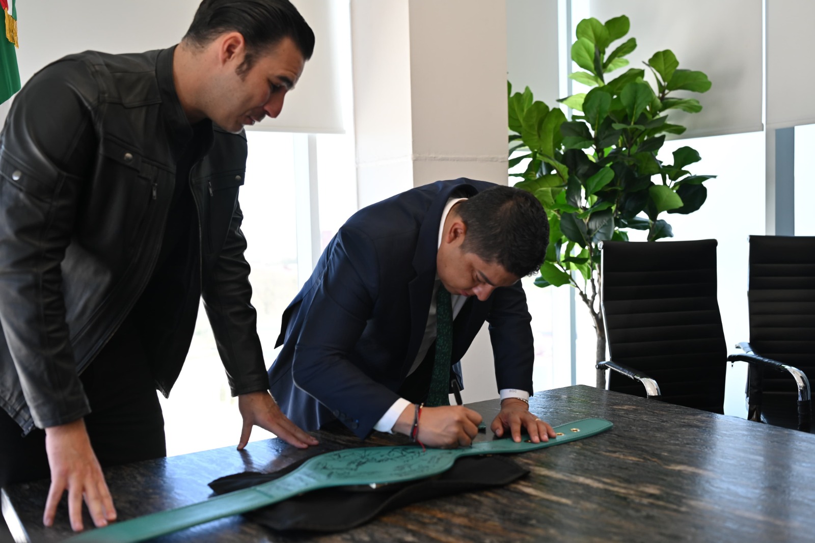 Fortalece Ricardo Gallardo apoyo a la juventud con respaldo federal