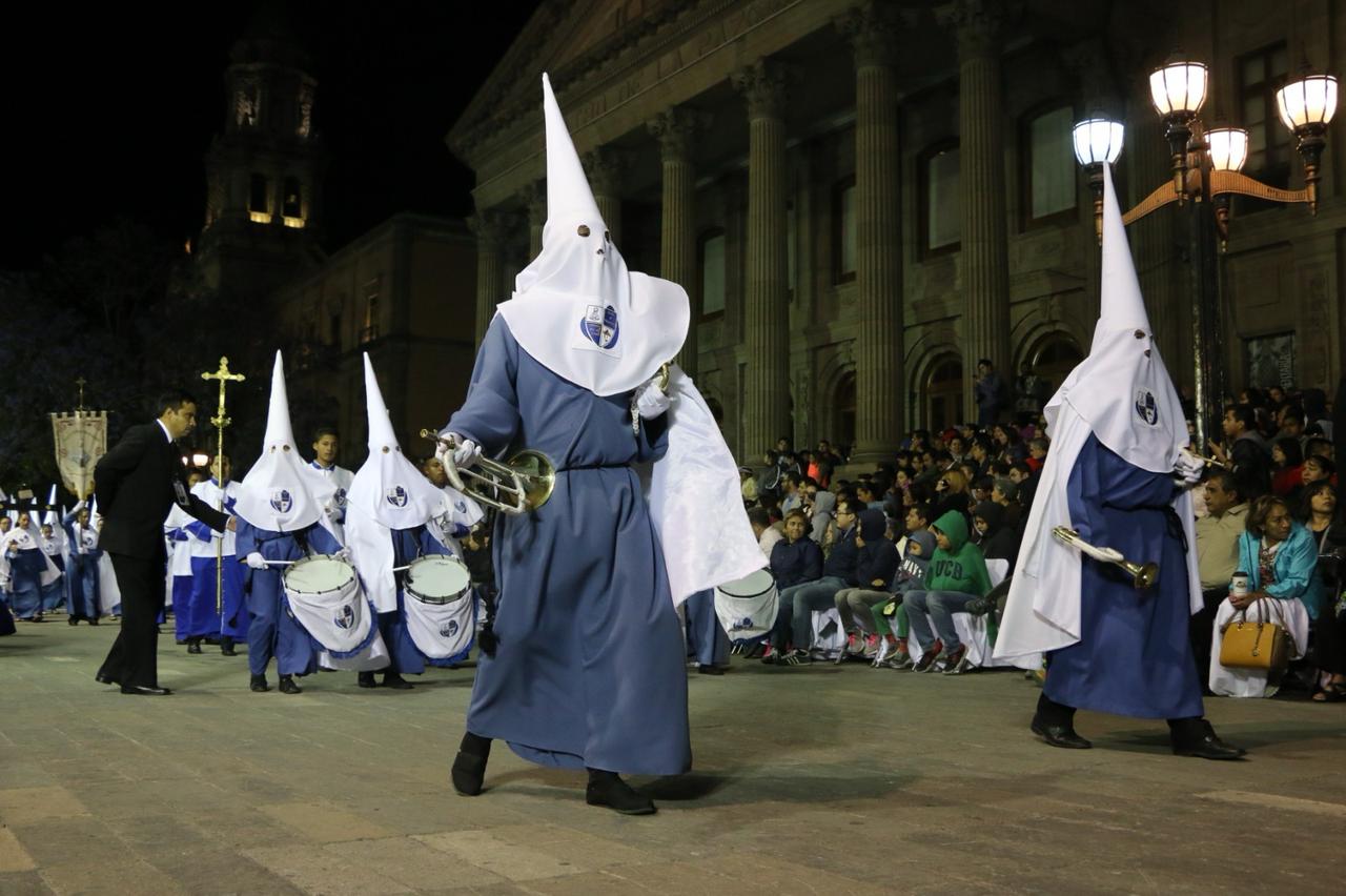 Gobierno de la Capital fortalece inclusión en la Procesión del Silencio, con material audiodescriptivo para personas ciegas