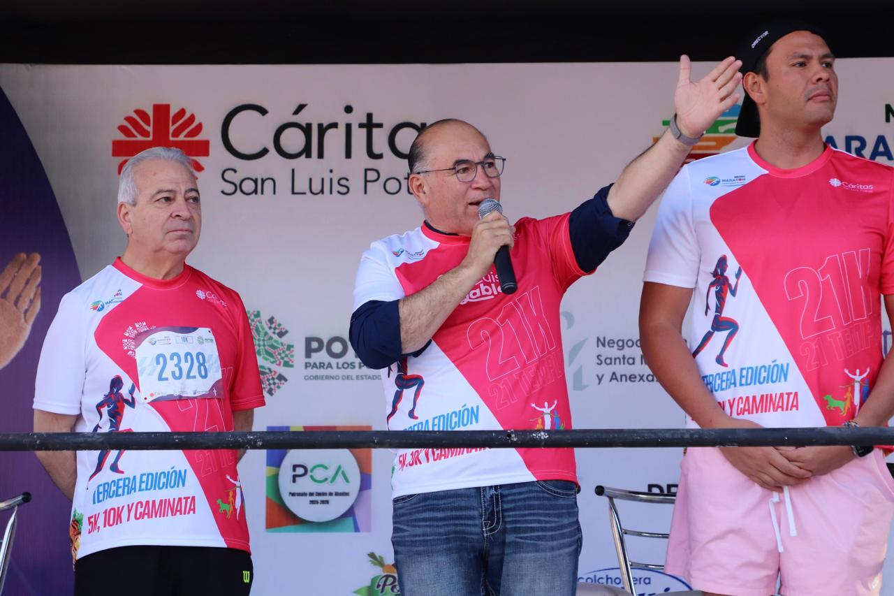 Arzobispo Jorge Alberto Cavazos y Alcalde Enrique Galindo dan banderazo al Medio Maratón Cáritas