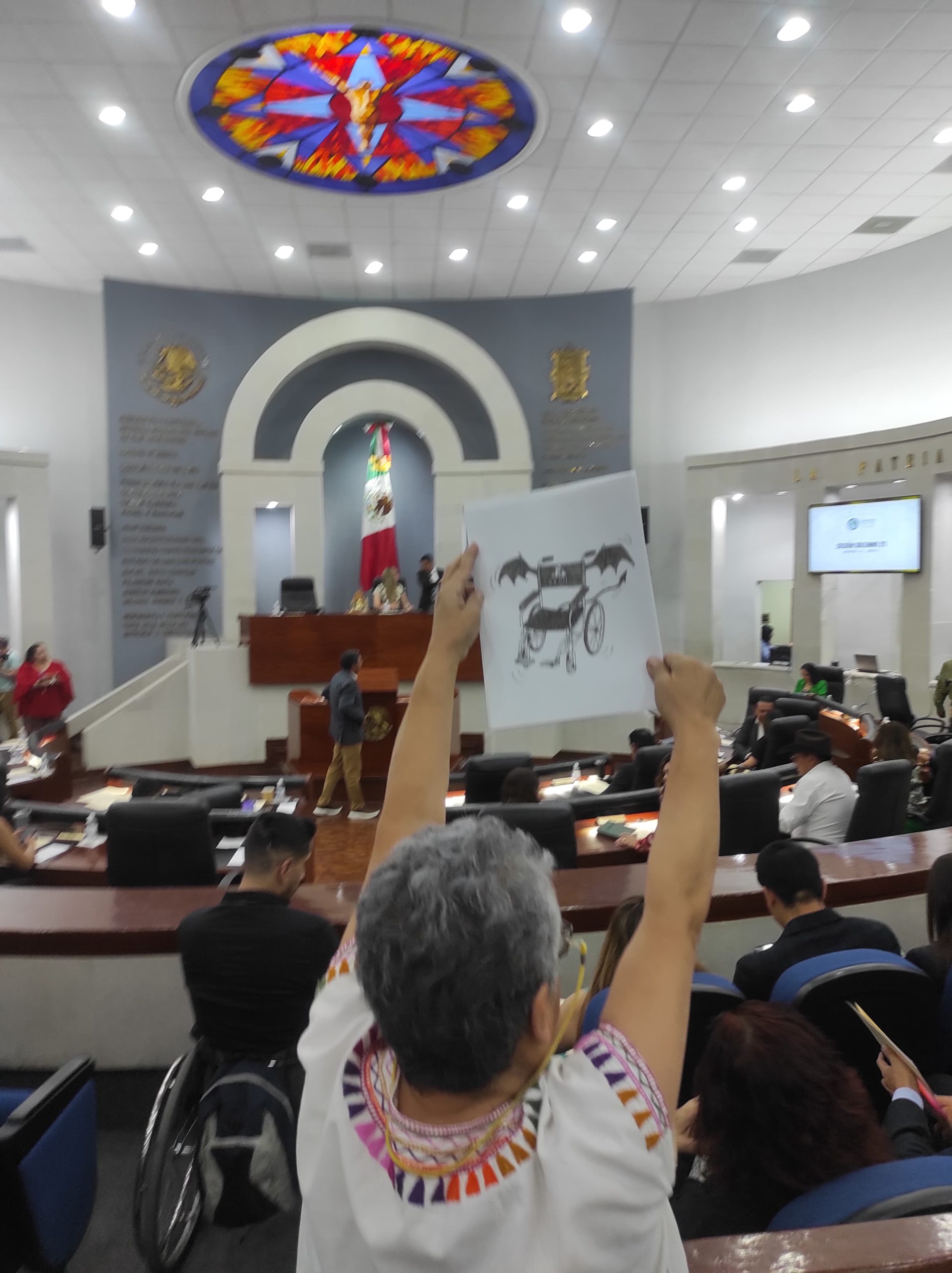 Giovanna Argüelles toma protesta por segunda vez en la CEDH pese a protestas y acusaciones
