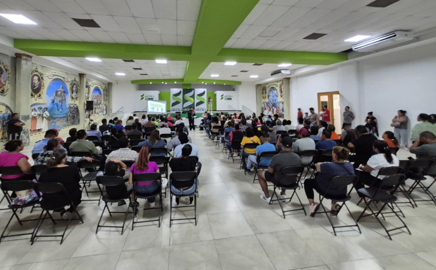 Comerciantes que serán parte de la FENAE 2025 reciben capacitación en manejo de alimentos
