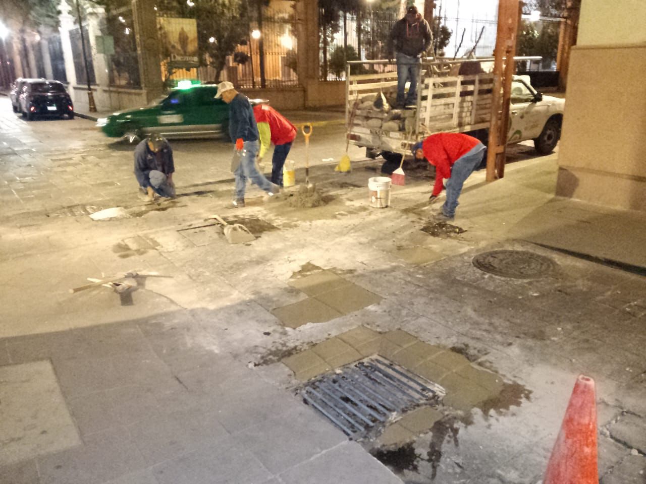 Con trabajos nocturnos de bacheo, Gobierno de la Capital prepara el Centro Histórico para la Procesión del Silencio