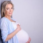 Más mujeres mayores de 40 años son madres primerizas que adolescentes en EE.UU.