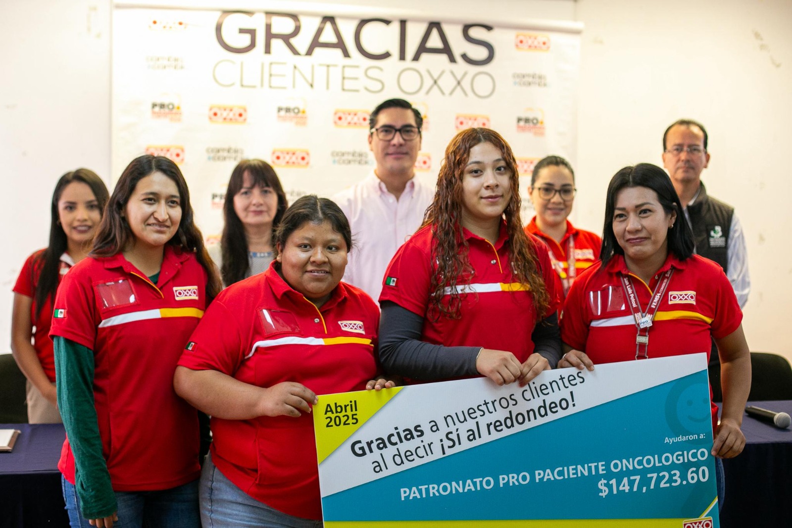 OXXO entrega donativo al patronato pro paciente oncológico