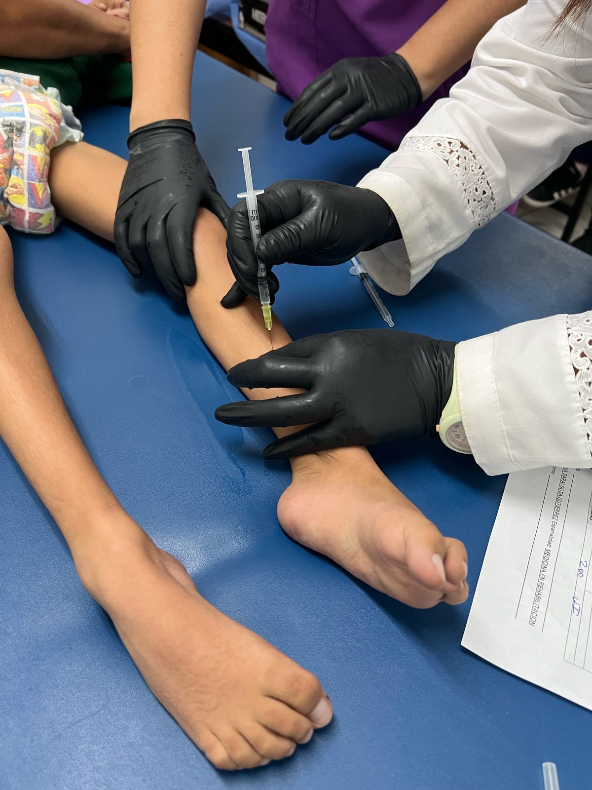 Continúa la aplicación de la toxina botulínica a pacientes de la UBR Maravillas del DIF Municipal 