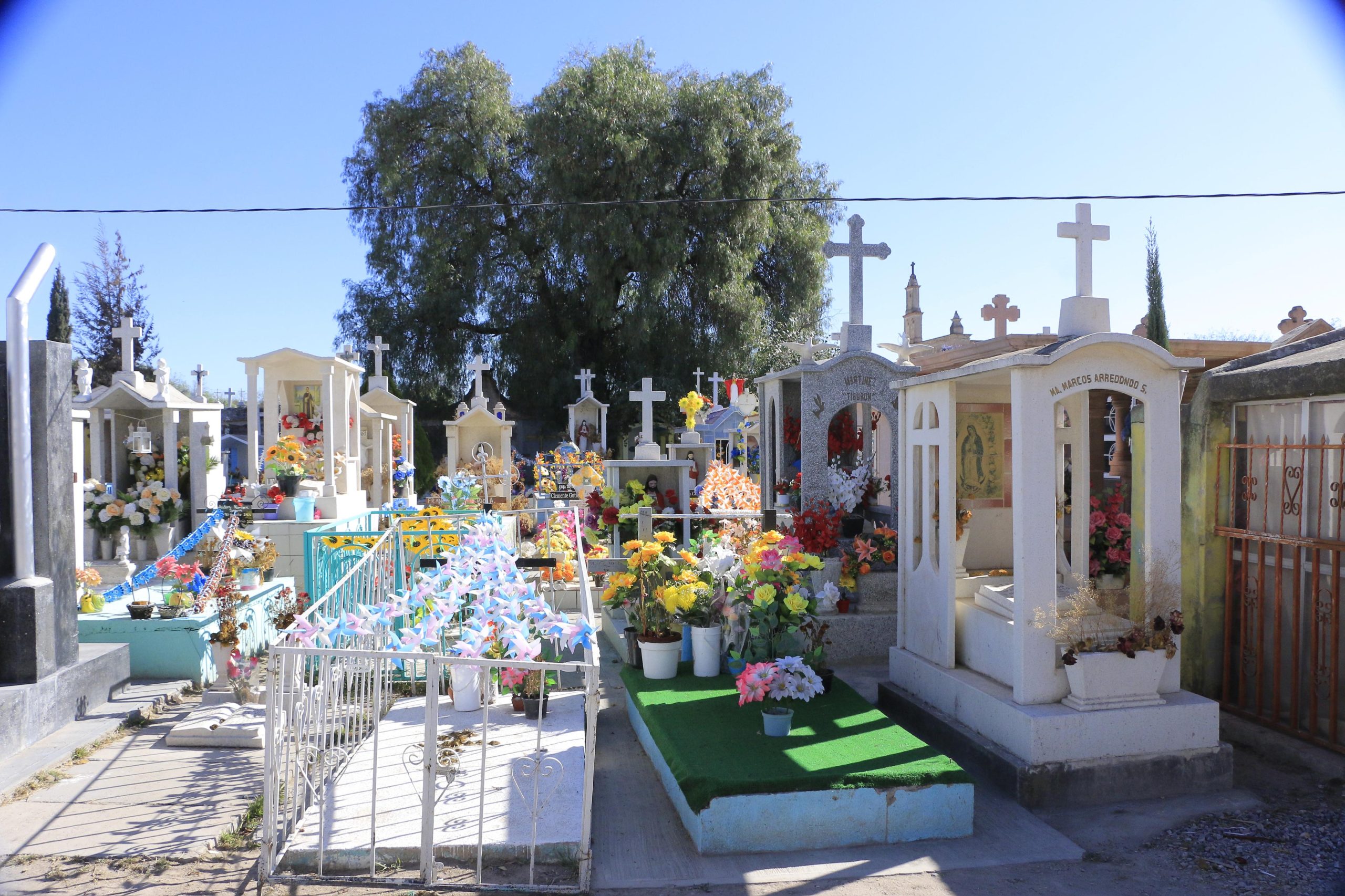 Villa de Pozos refuerza labores de limpieza en panteones