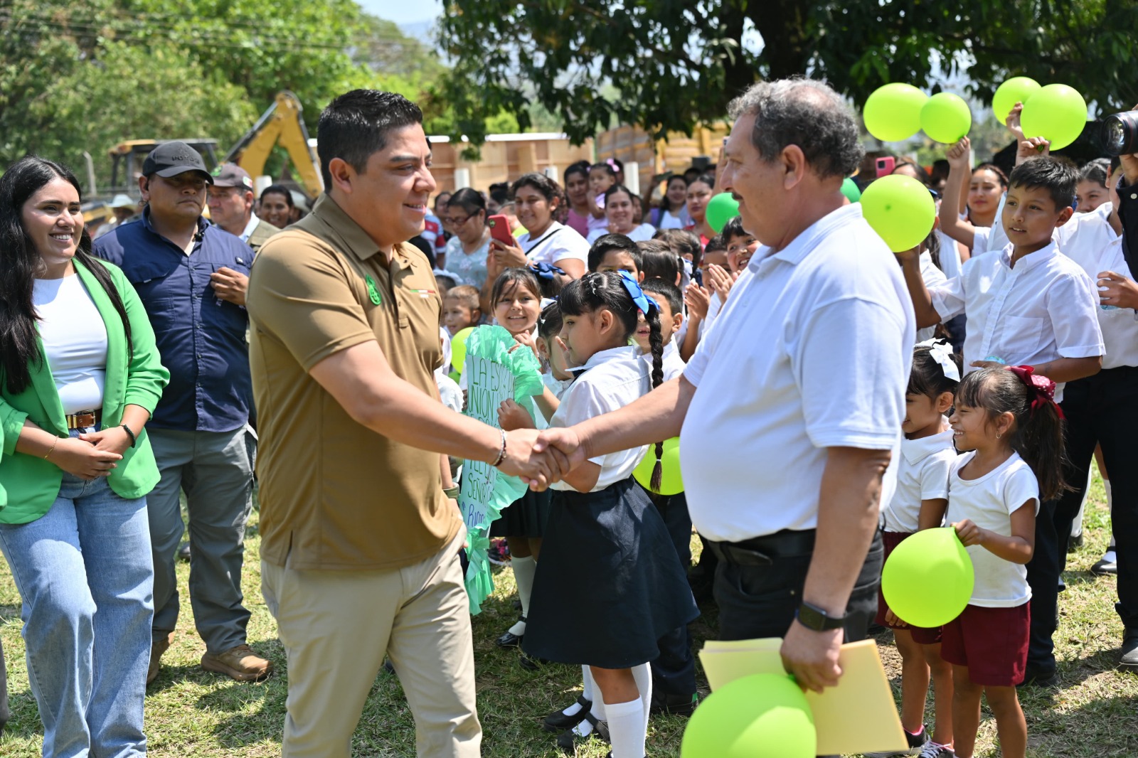 Ricardo Gallardo entrega más obras en El Naranjo