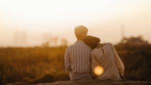¿Monogamia o no monogamia? Un nuevo estudio dice que ambas son igual de felices