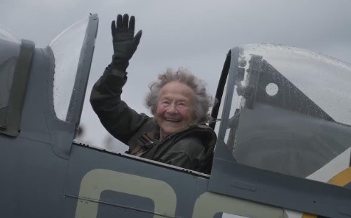 Dorothea Barron, la veterana de guerra británica que da clases de yoga a sus 100 años