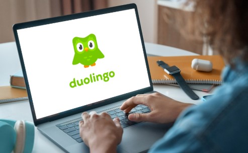 Duolingo reemplazará parte de su personal con IA para aumentar productividad