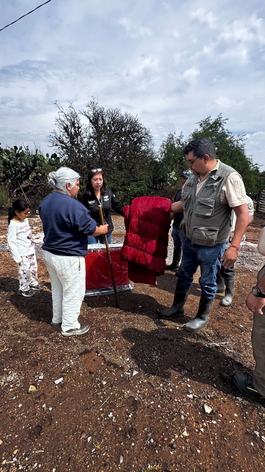 Gobierno estatal acerca apoyos a familias afectadas por lluvias en Charcas