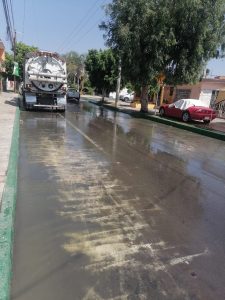 INTERAPAS destapa drenaje de avenida Kukulkán; se extrajeron trapos y basura.