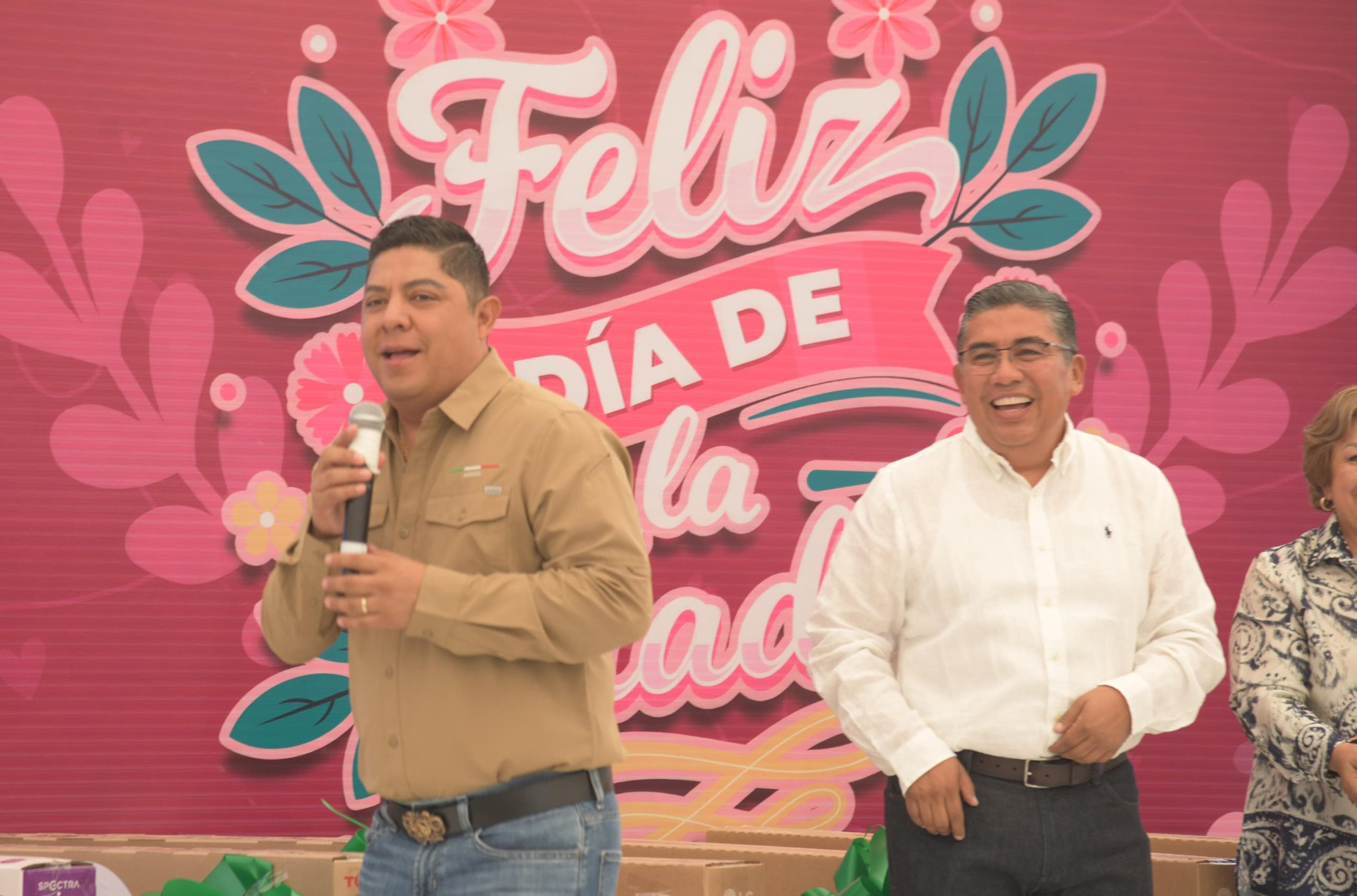 Madres soledenses celebran su día con espectacular festejo encabezado por Ricardo Gallardo y Juan Manuel Navarro
