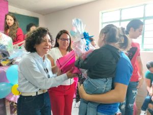 El DIF Municipal y Damas Voluntarias de CMIC entregaron más de 250 juguetes a niñas y niños en Terrero Sur en La Pila
