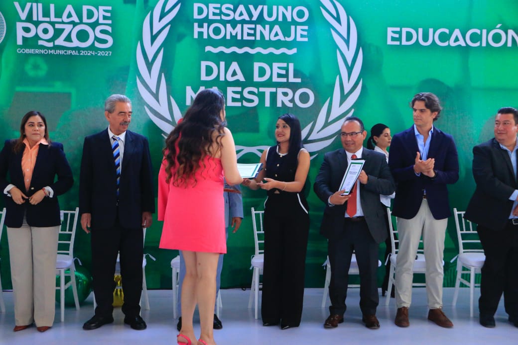 Villa de Pozos celebra con orgullo a maestras y maestros