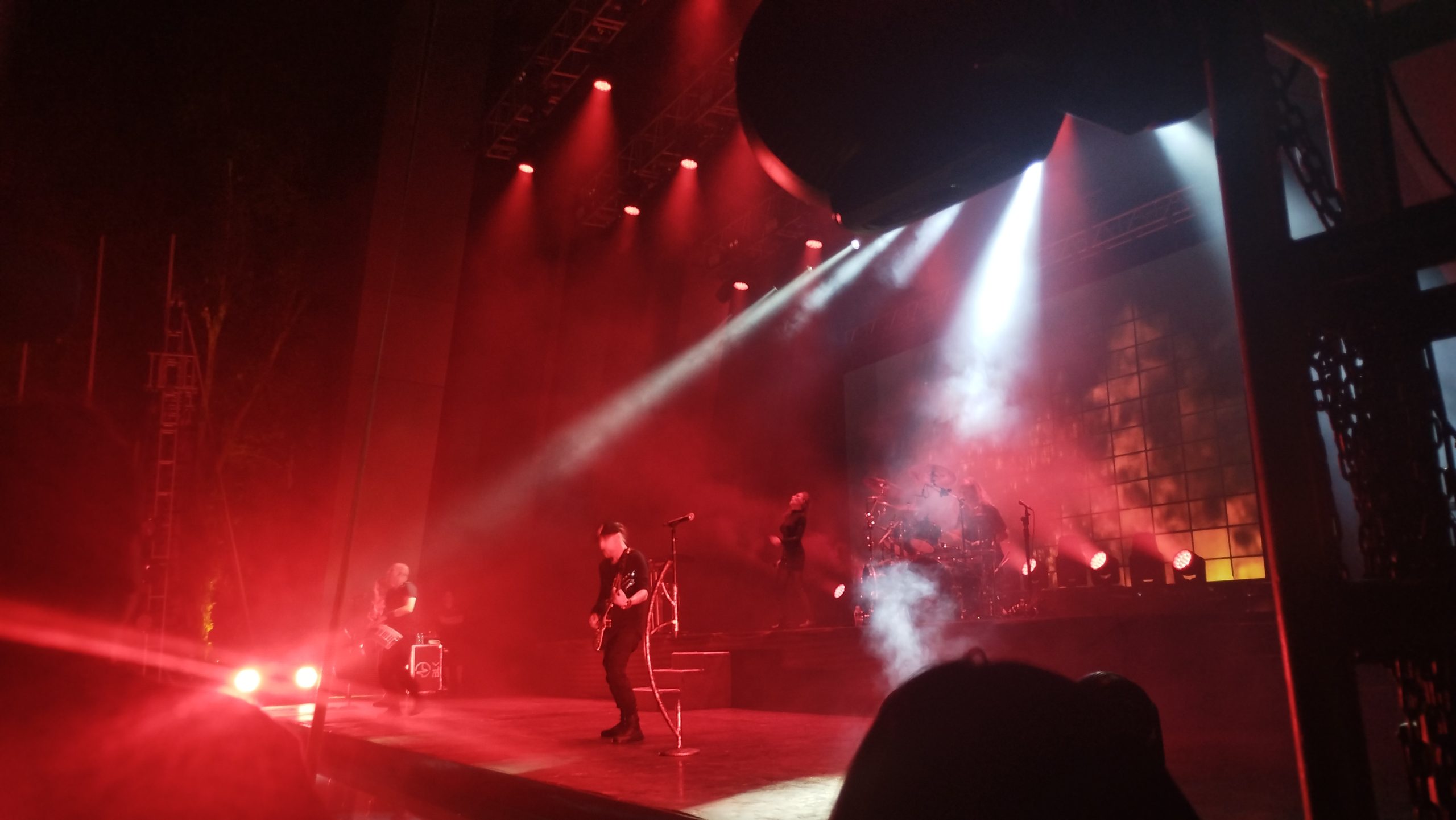 Epica hace vibrar el Teatro de la Ciudad con su metal sinfónico
