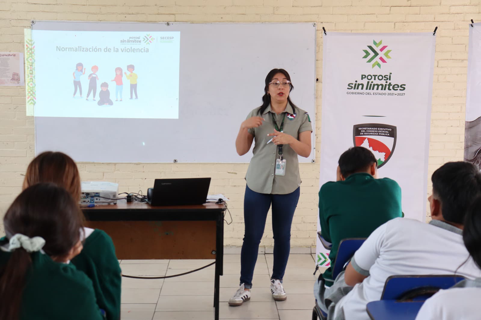 Capacitan a estudiantes sobre ciberacoso y prevención