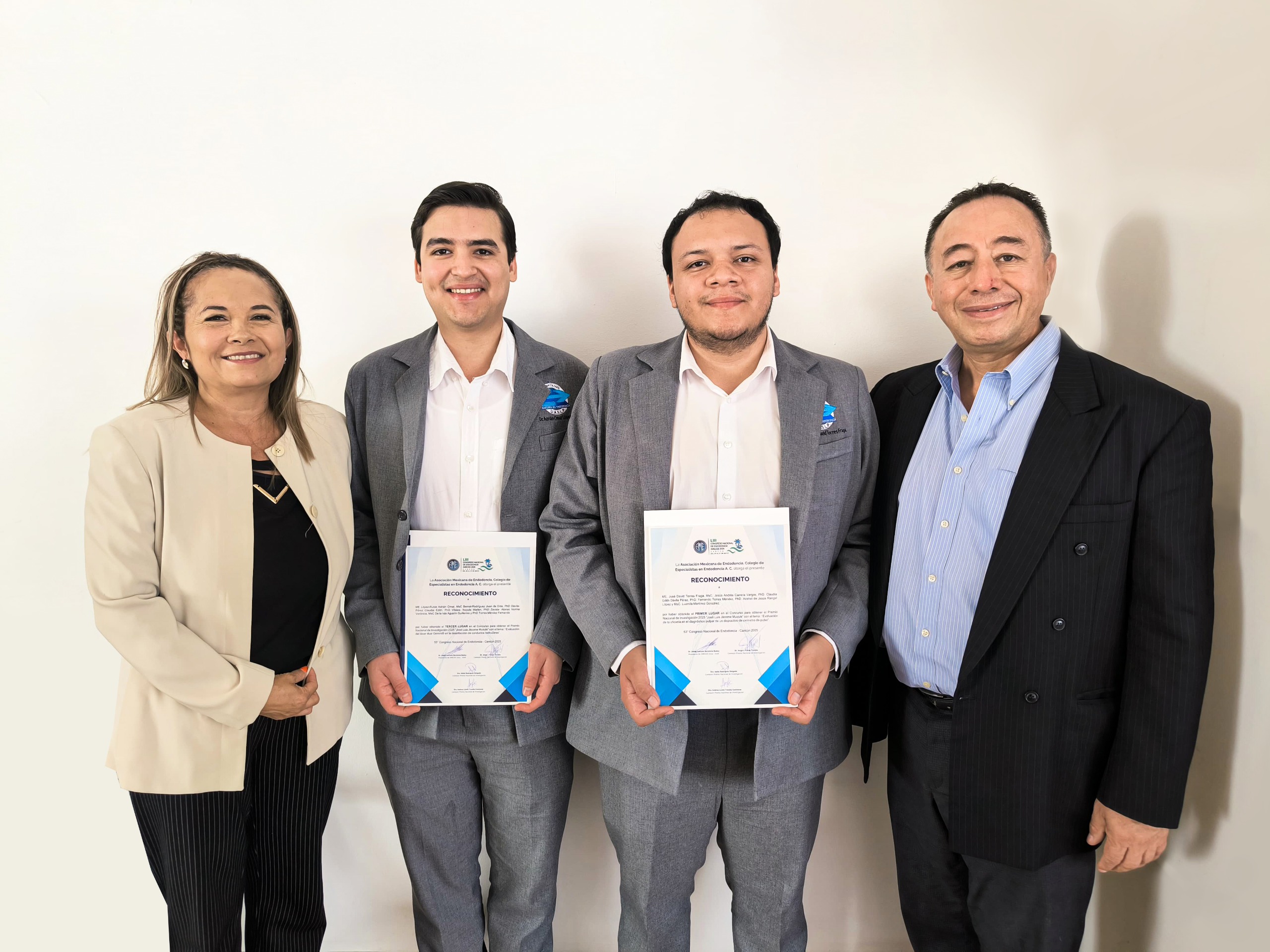 Estudiantes de la Maestría en Endodoncia de la UASLP son premiados en Congreso Nacional