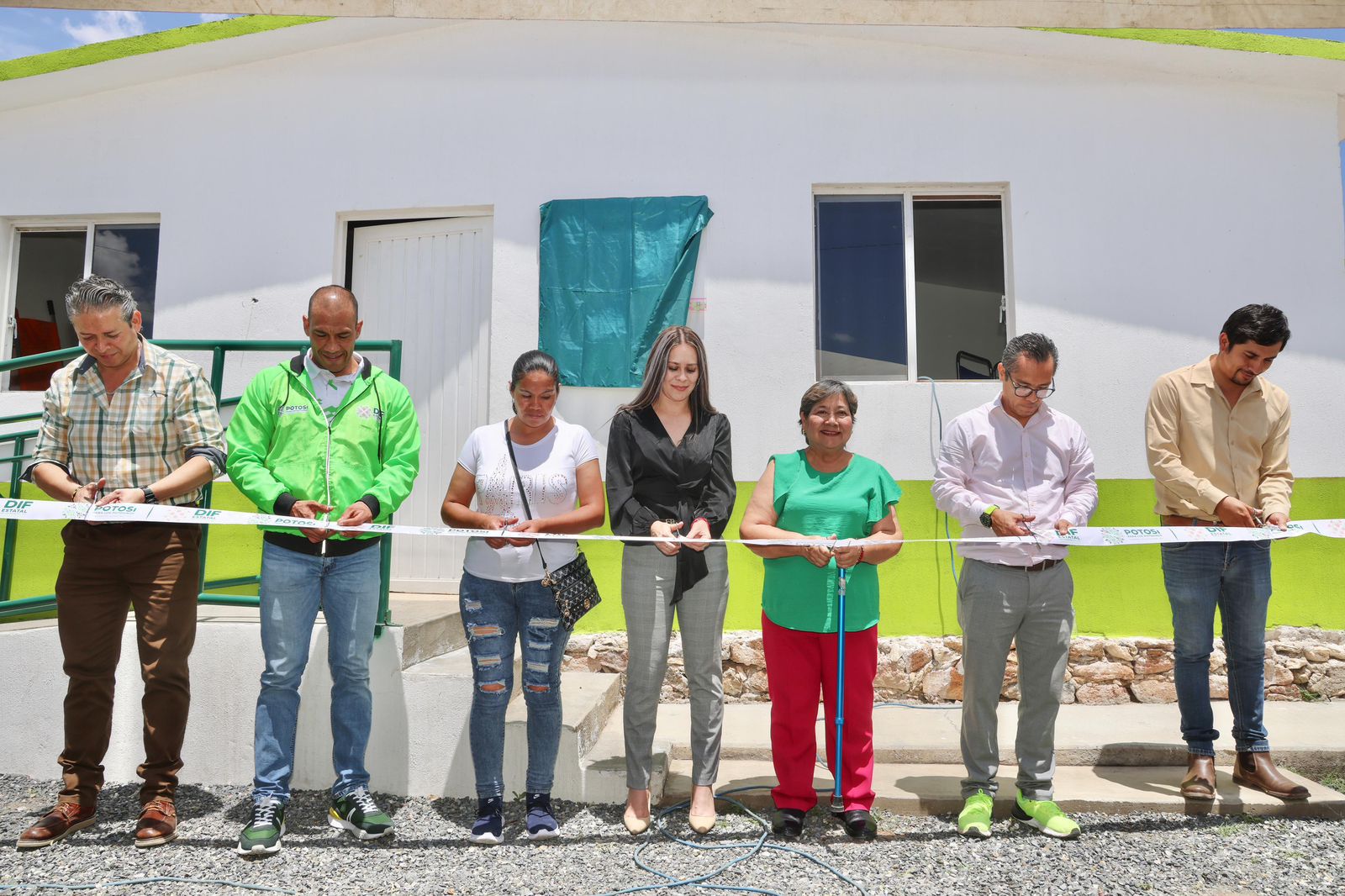 Gobierno del estado entrega casa de salud en Villa de Ramos