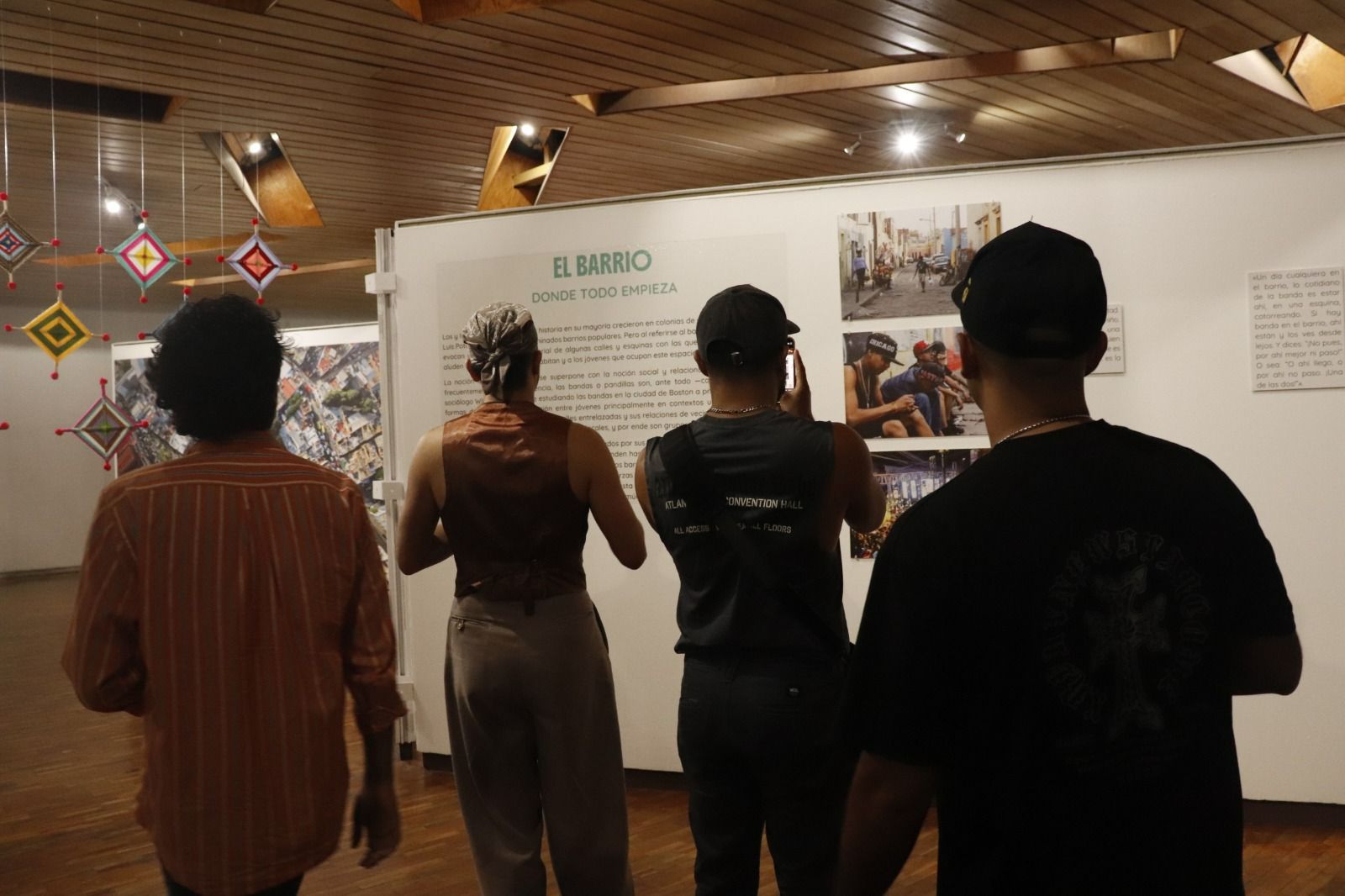 Invitan a recorrido guiado por la exposición “del barrio al desierto”