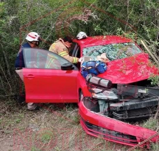 5 personas lesionadas, 2 de ellas de gravedad, en accidente vehicular en carretera federal 70