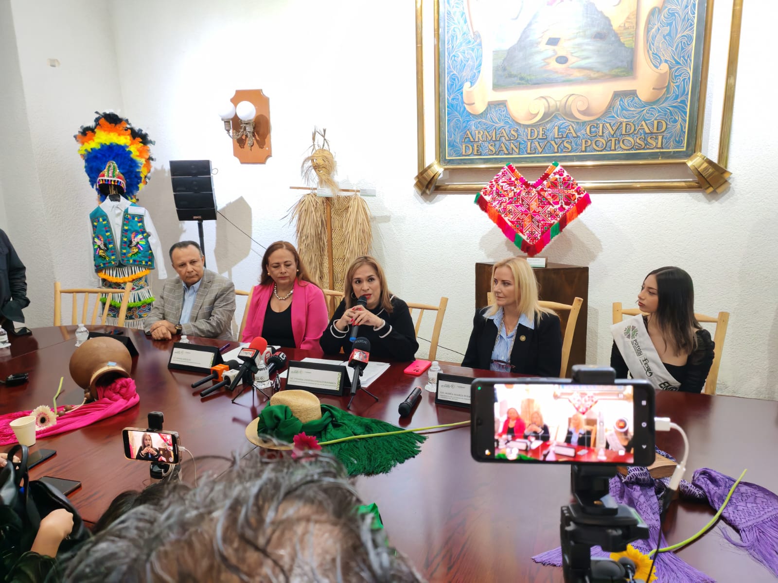 Presentan proyecto embajadoras FENAPO 2025
